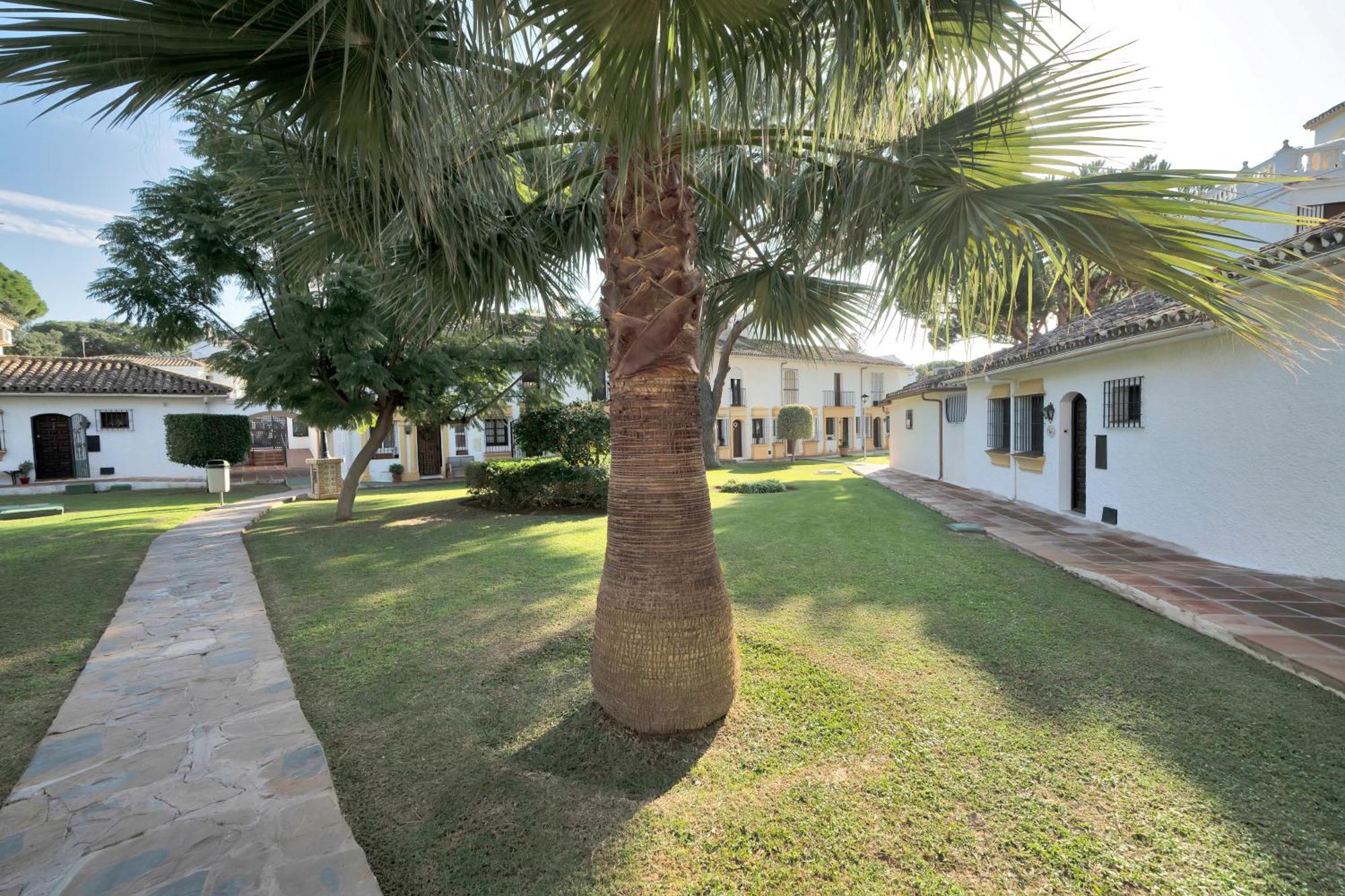 Bonita Casa Adosada En Esquina Marbella Zewnętrze zdjęcie